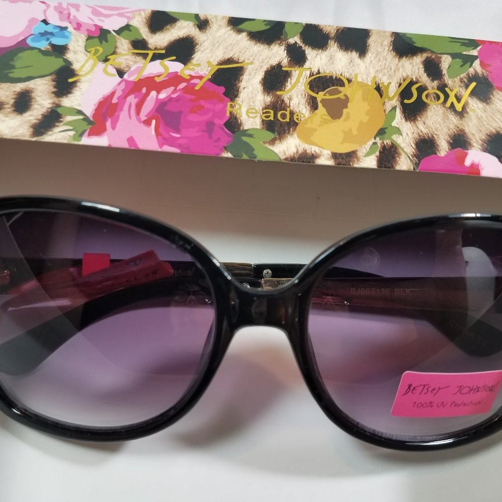 NWT Betsey Johnson Sunglasses